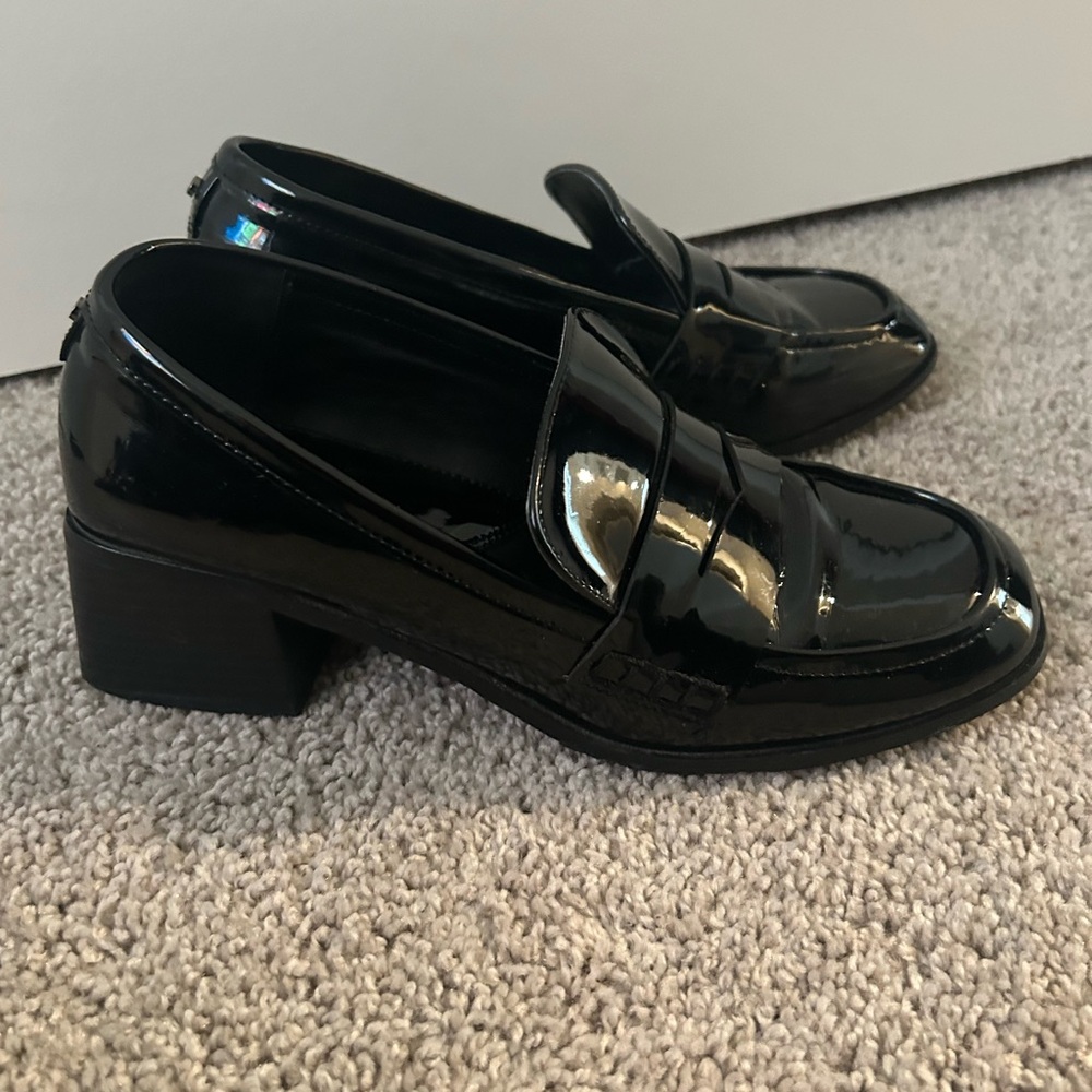 Heeled dress shoes